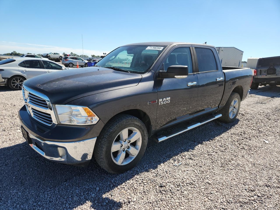 Вид 2016 RAM 1500 SLT, угол 1