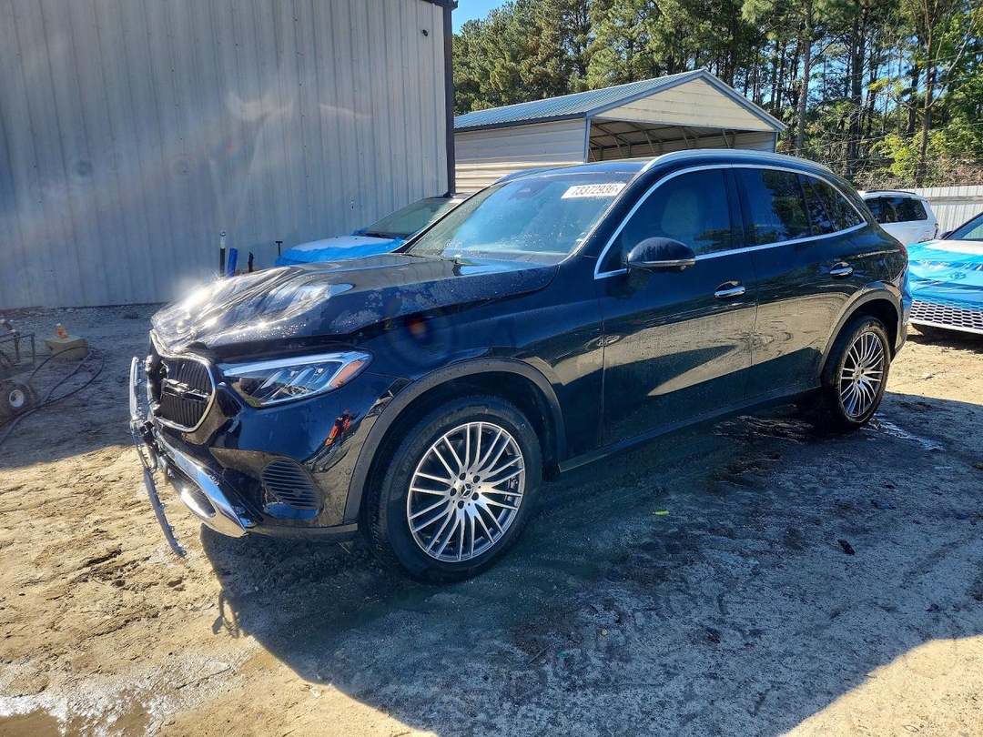 Vista de 2024 MERCEDES-BENZ GLC 300, ángulo 1