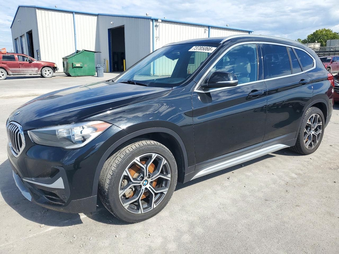 منظر 2022 BMW X1 XDRIVE28I، زاوية 1