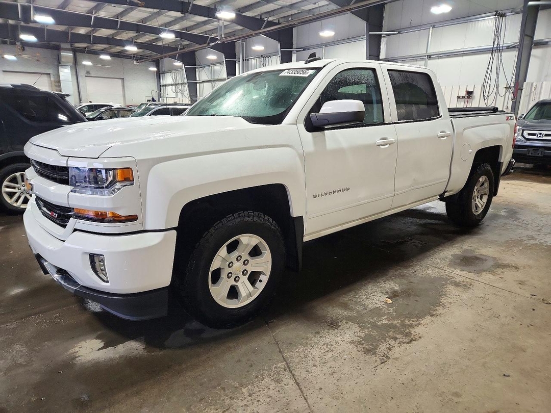 Vedere 2018 CHEVROLET SILVERADO K1500 LT, unghi 1