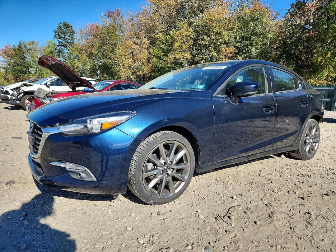 Vue de 2018 MAZDA 3 GRAND TOURING, angle 1