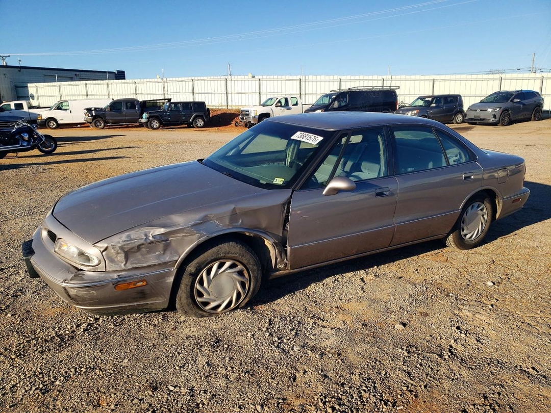 Vista de 1996 OLDSMOBILE 88, ángulo 1