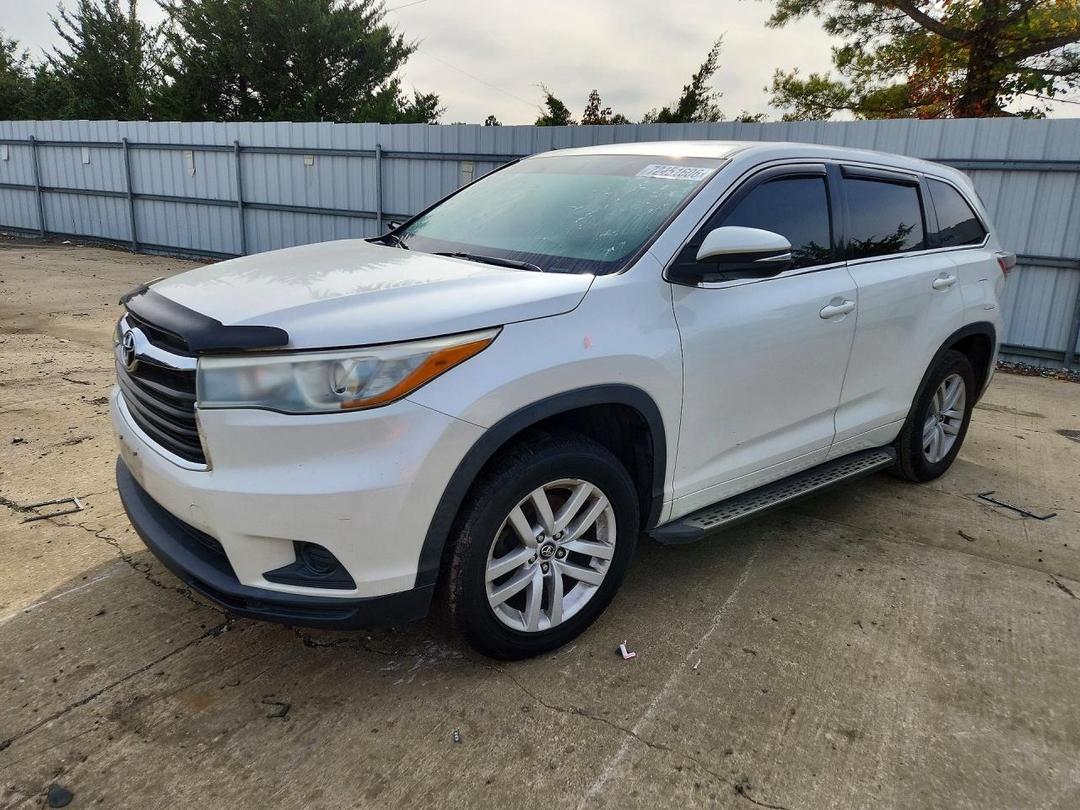 منظر 2016 TOYOTA HIGHLANDER LE، زاوية 1