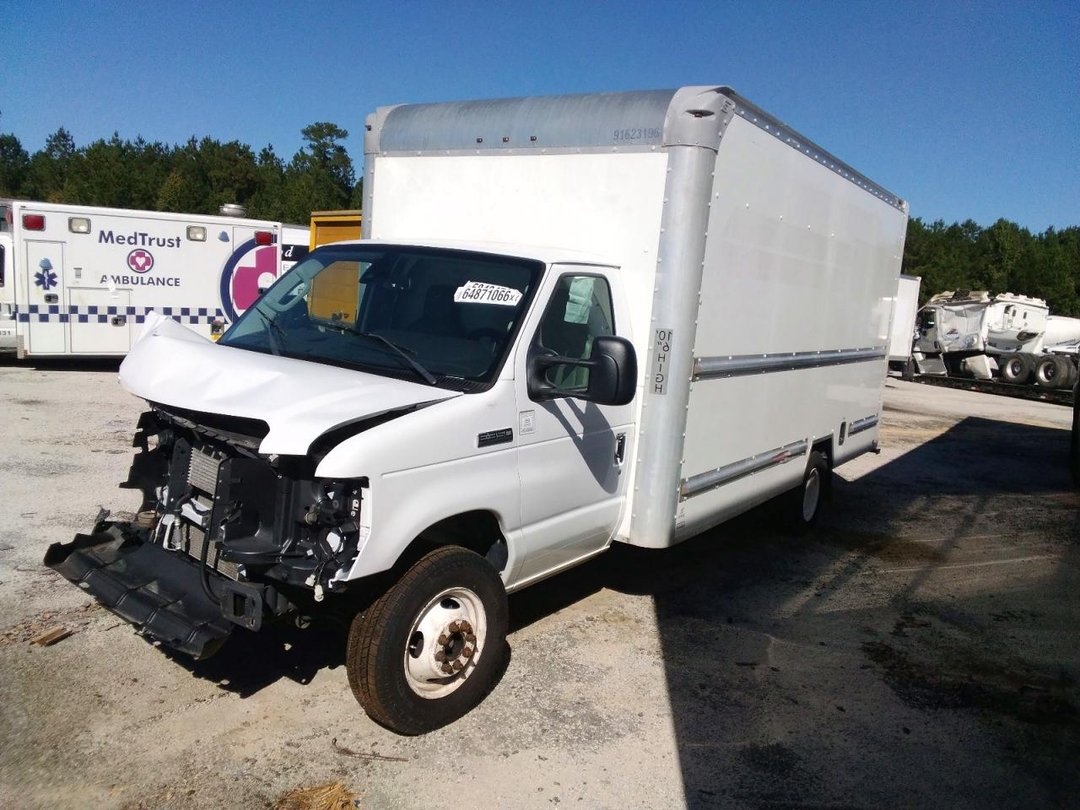 منظر 2023 FORD E350 BOX TRUCK، زاوية 1