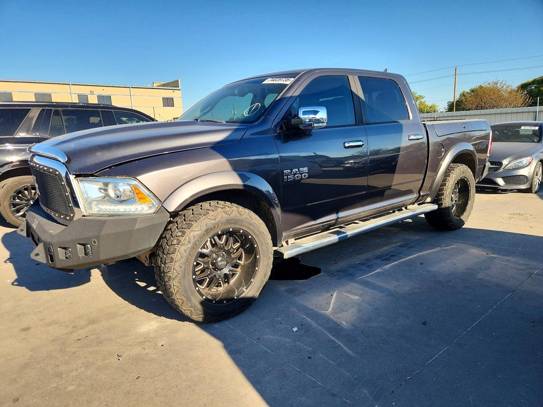 منظر 2015 RAM 1500 LONGHORN، زاوية 1