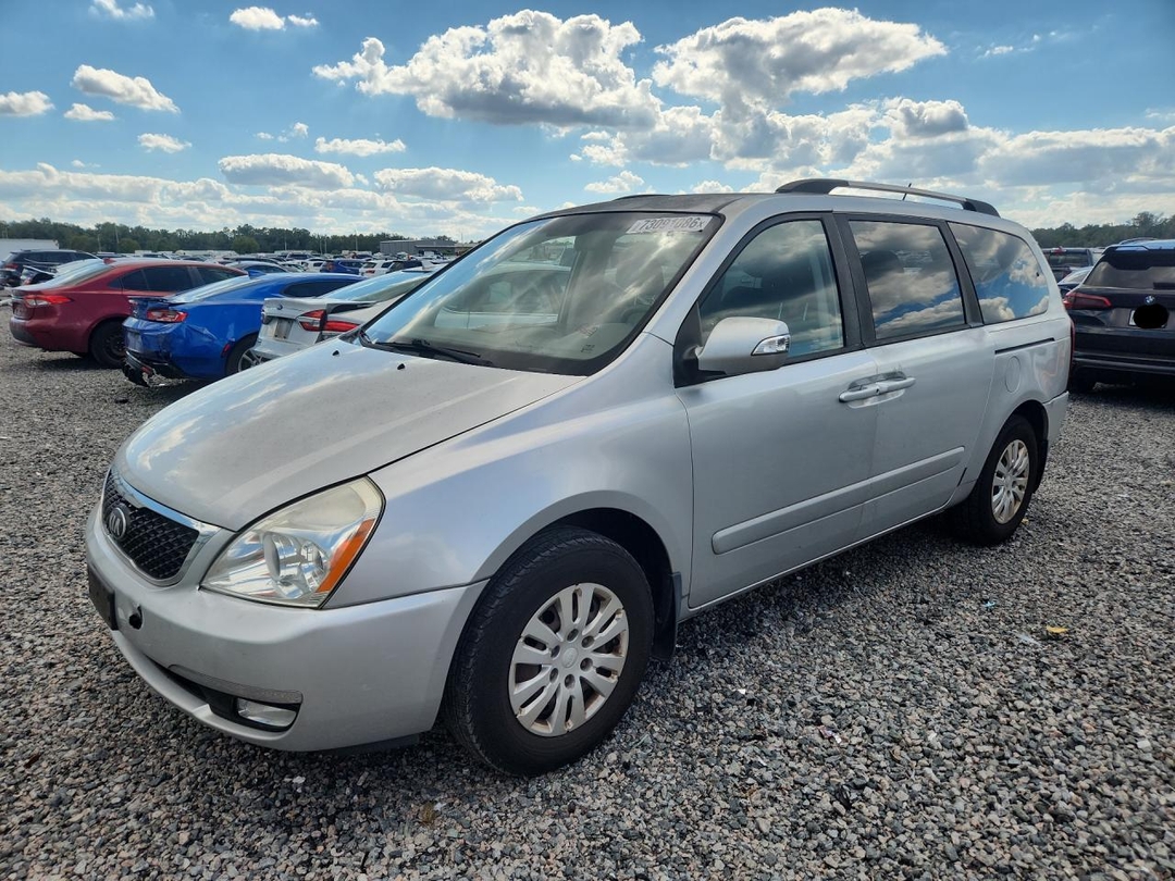 منظر 2014 KIA SEDONA LX، زاوية 1