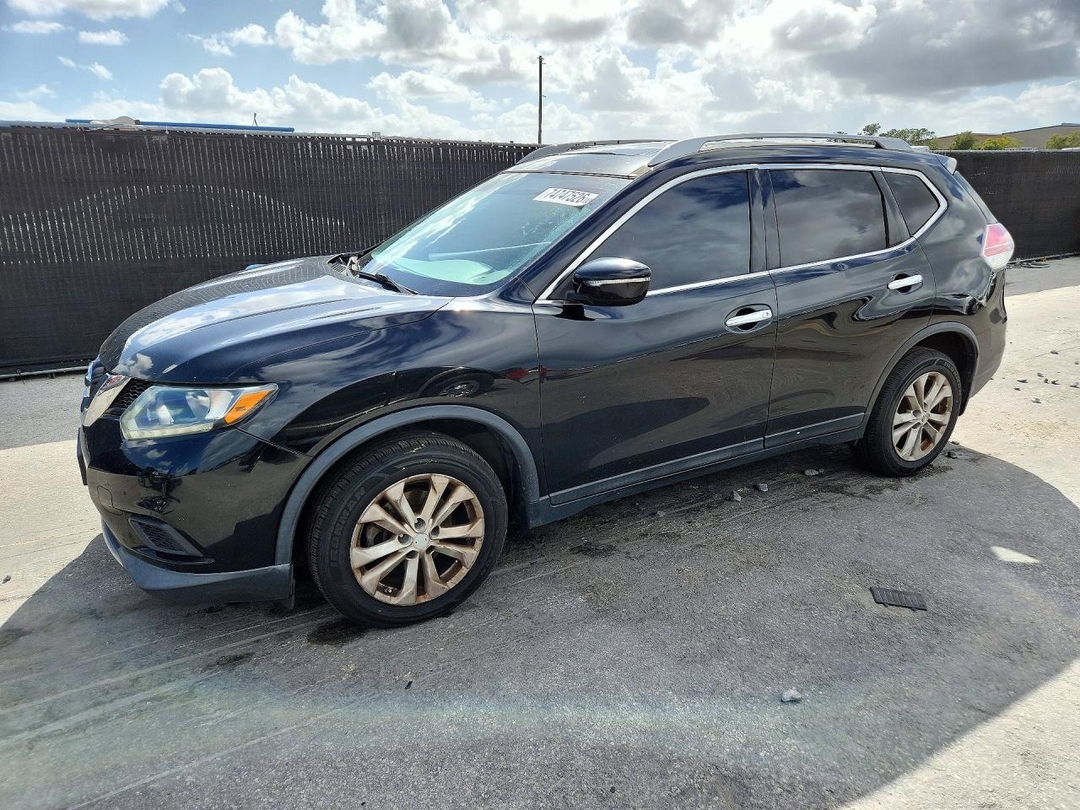 Vue de 2014 NISSAN ROGUE SV, angle 1