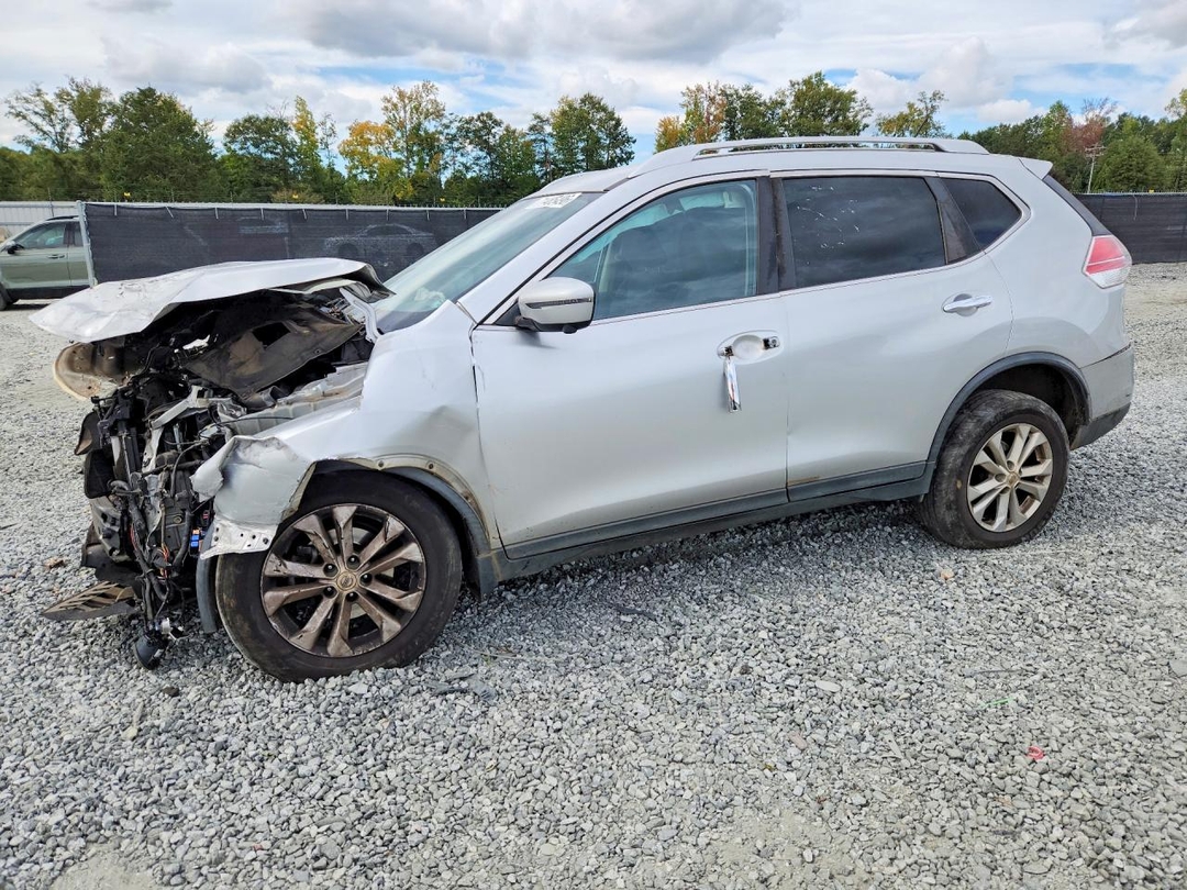 Vue de 2016 NISSAN ROGUE SV, angle 1