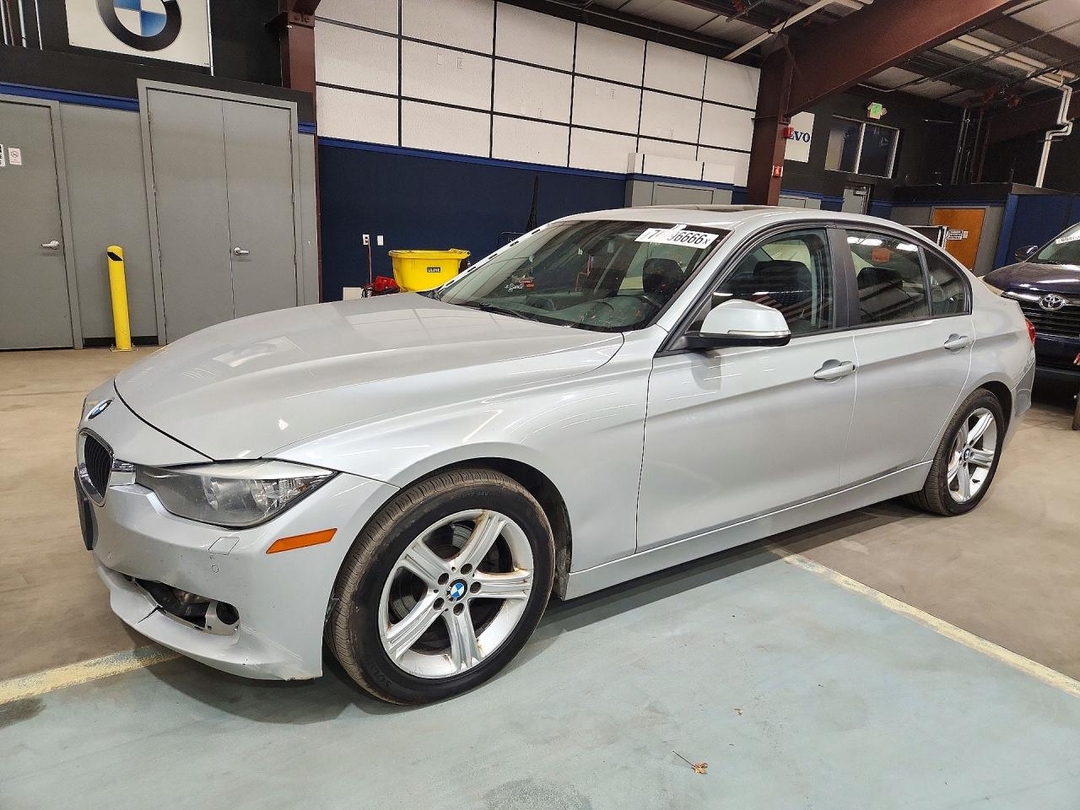 Vue de 2014 BMW 320 I XDRIVE, angle 1