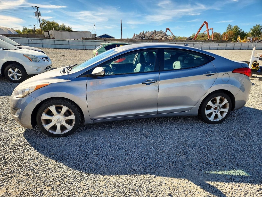 Вид 2012 HYUNDAI ELANTRA, угол 1
