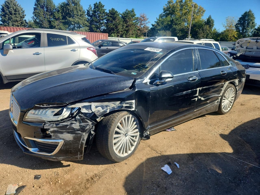 Vue de 2017 LINCOLN MKZ HYBRID RESERVE, angle 1