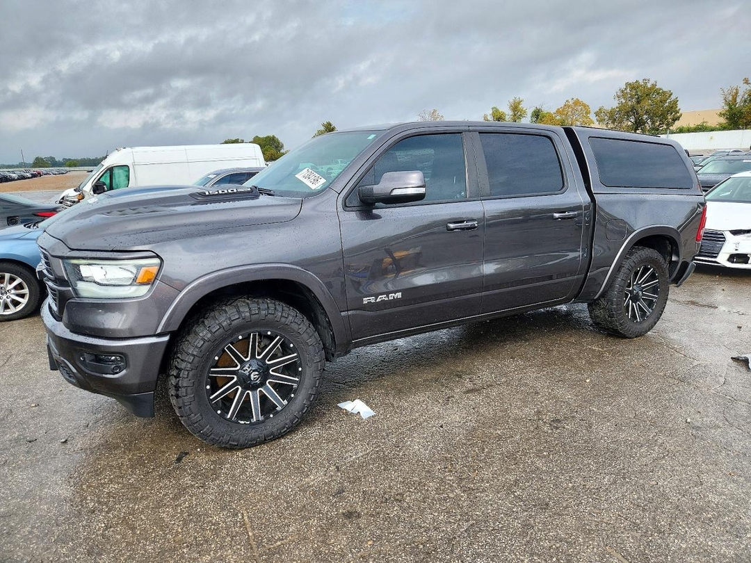 Vue de 2019 RAM 1500 LARAMIE, angle 1