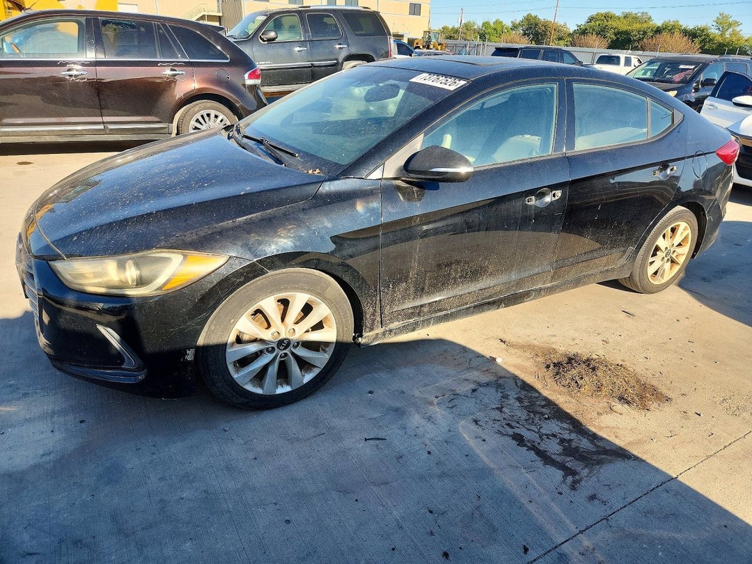 Vue de 2017 HYUNDAI ELANTRA LIMITED, angle 1