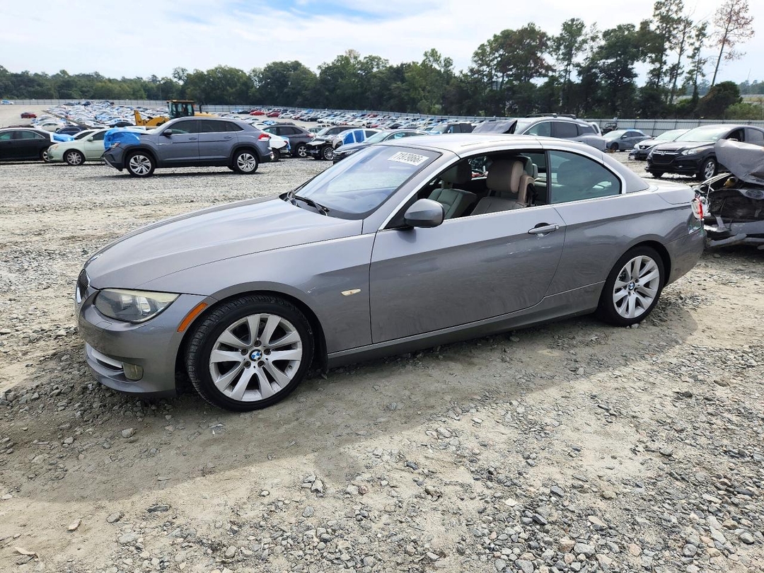 Vue de 2011 BMW 328 I, angle 1