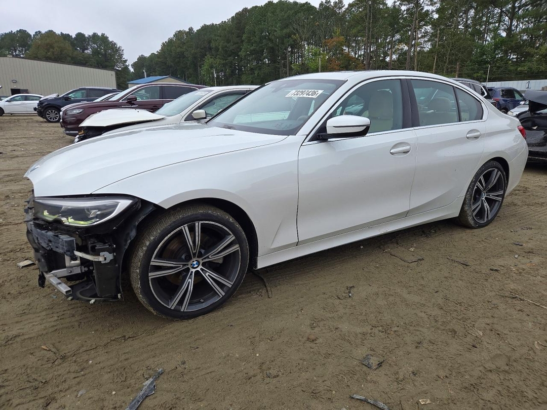 منظر 2020 BMW 330XI، زاوية 1