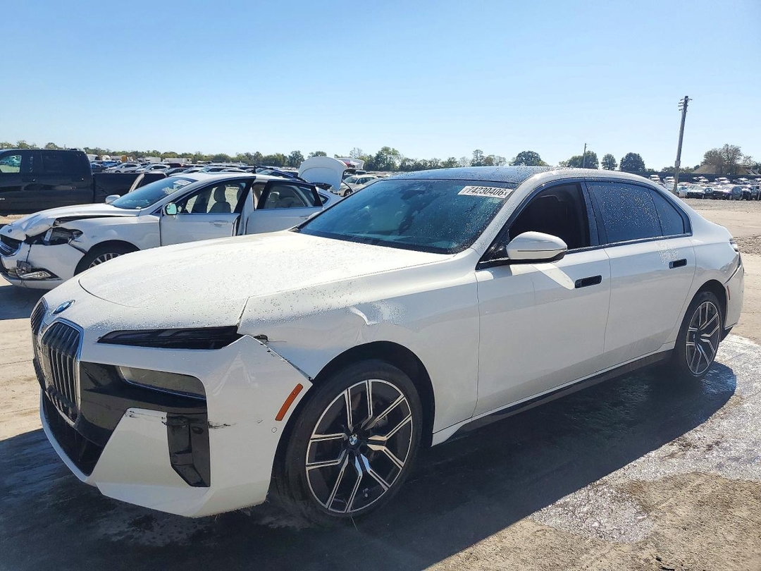 منظر 2024 BMW 760 XI، زاوية 1