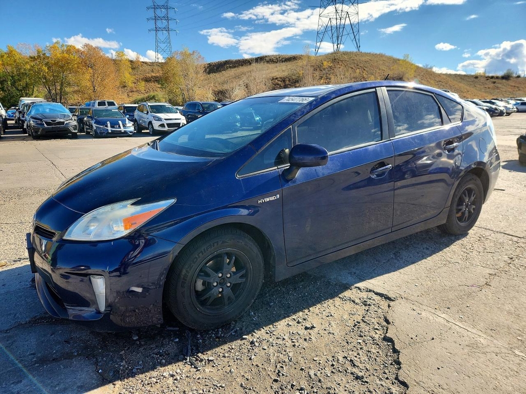 منظر 2014 TOYOTA PRIUS TWO، زاوية 1