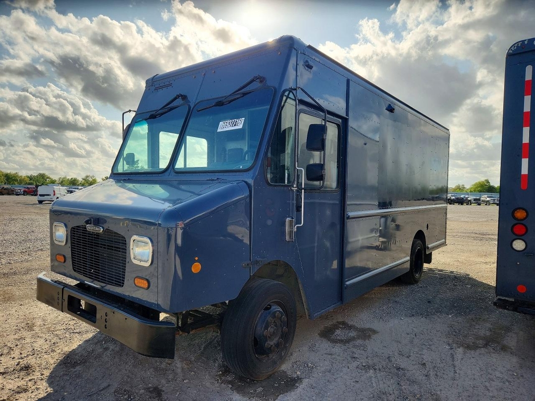 Vue de 2020 FREIGHTLINER MT45G CHASSIS DELIVERY TRUCK, angle 1