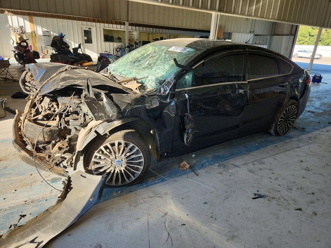 Vue de 2017 FORD FUSION SE, angle 1