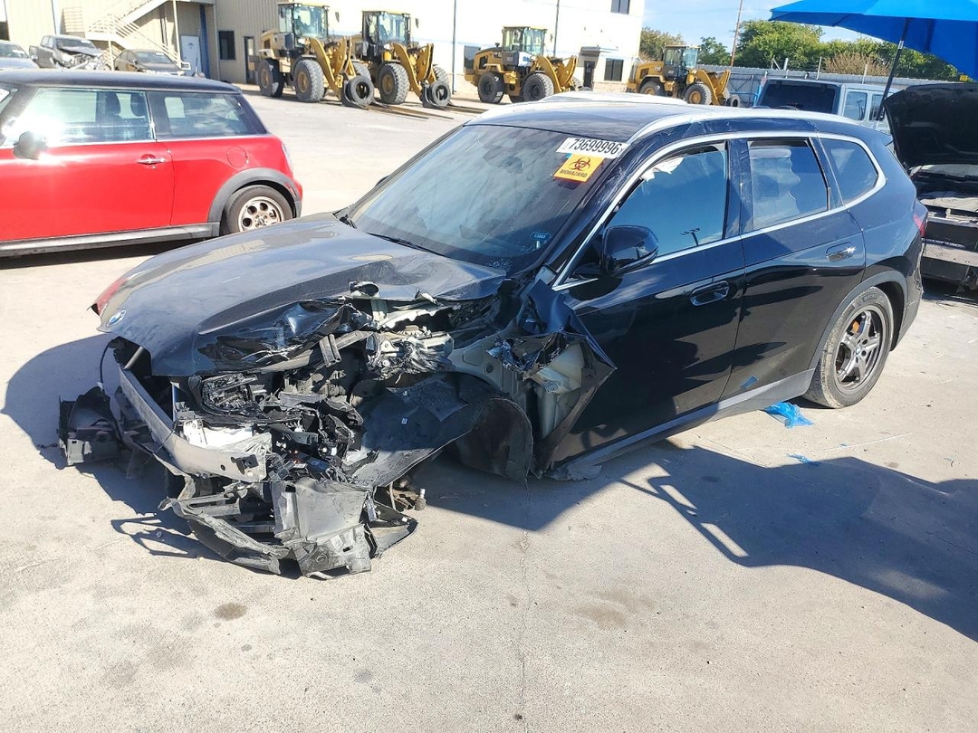 Vue de 2023 BMW X1 XDRIVE28I, angle 1