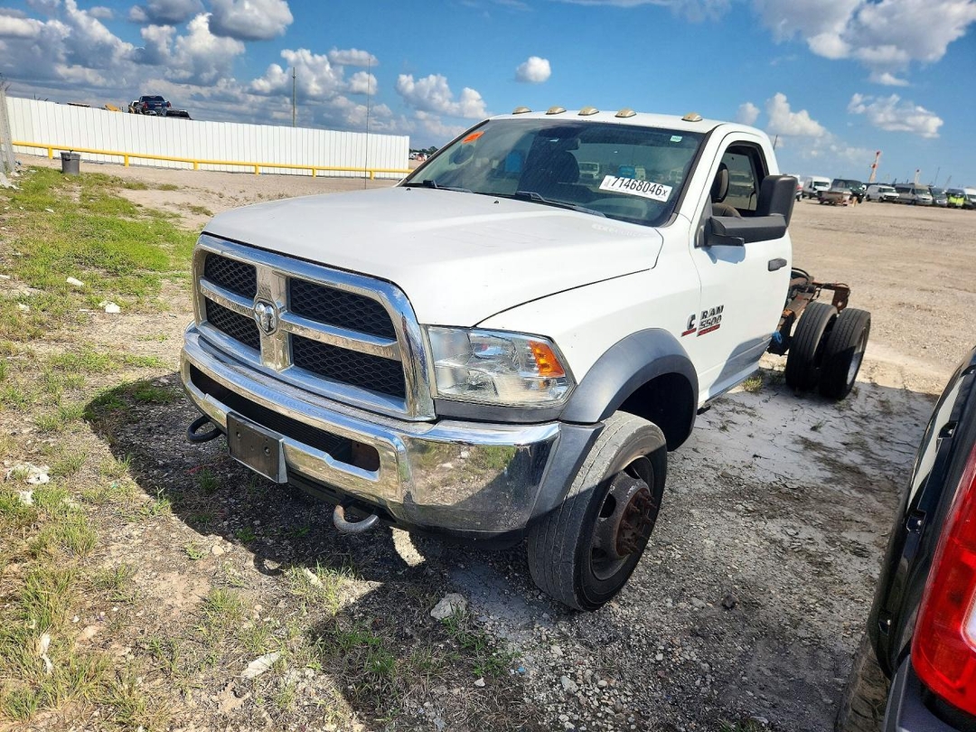 Вид 2018 RAM 5500, угол 1