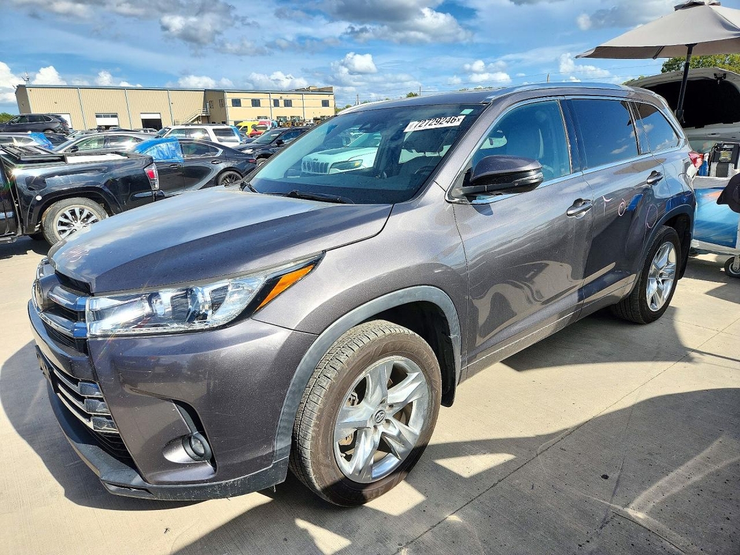 Vue de 2019 TOYOTA HIGHLANDER XLE, angle 1