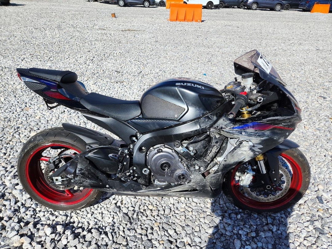 منظر 2026 SUZUKI GSX-R750، زاوية 1