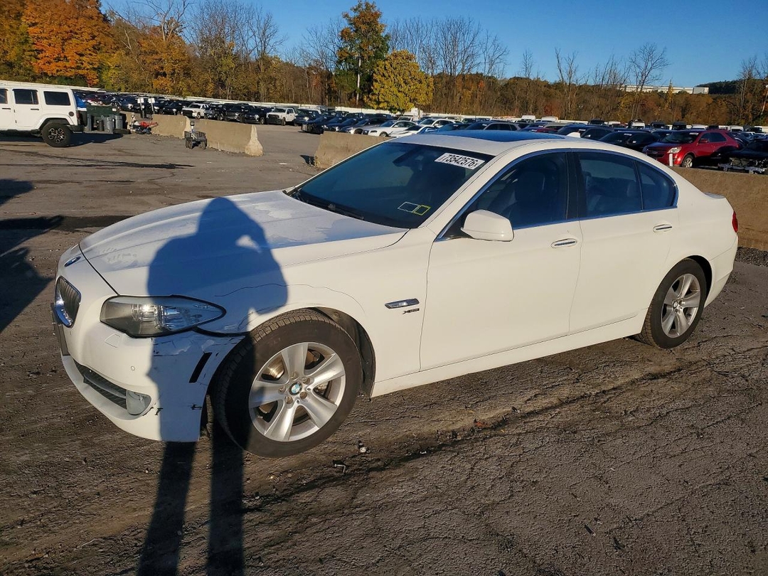 Vista de 2012 BMW 528 XI, ángulo 1