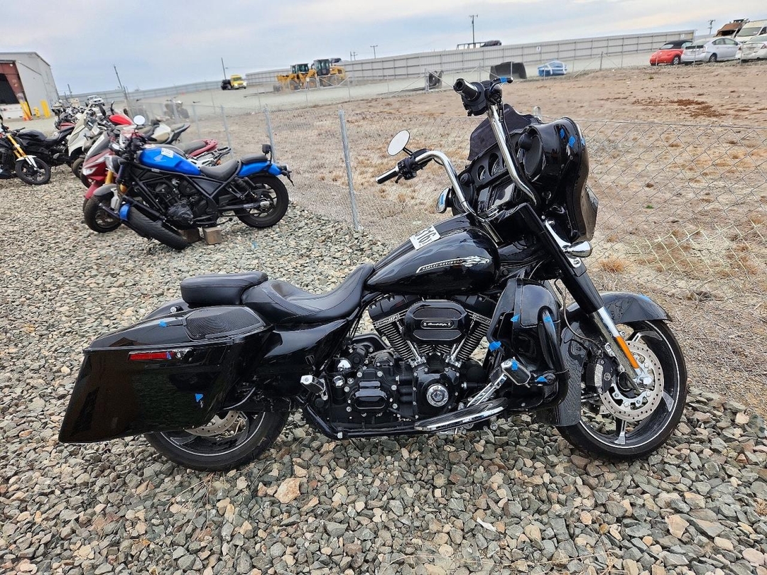 منظر 2016 HARLEY-DAVIDSON FLHXSE CVO STREET GLIDE، زاوية 1