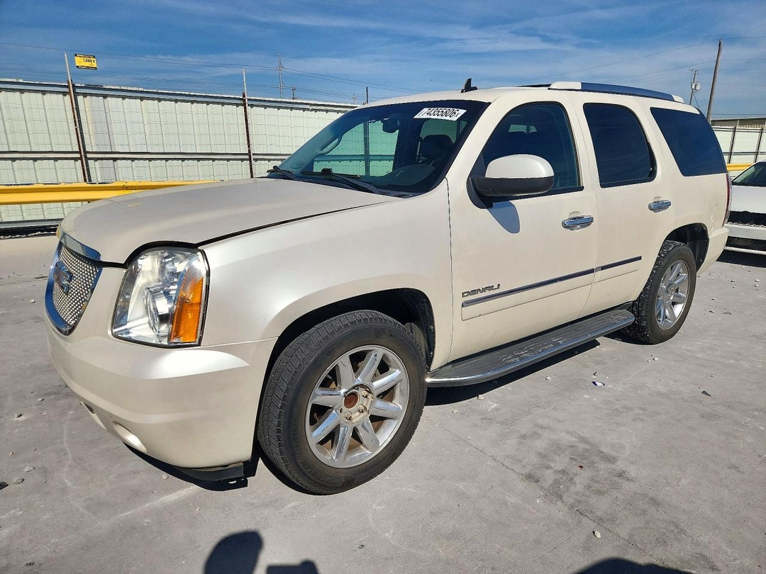 Vista de 2011 GMC YUKON DENALI, ángulo 1