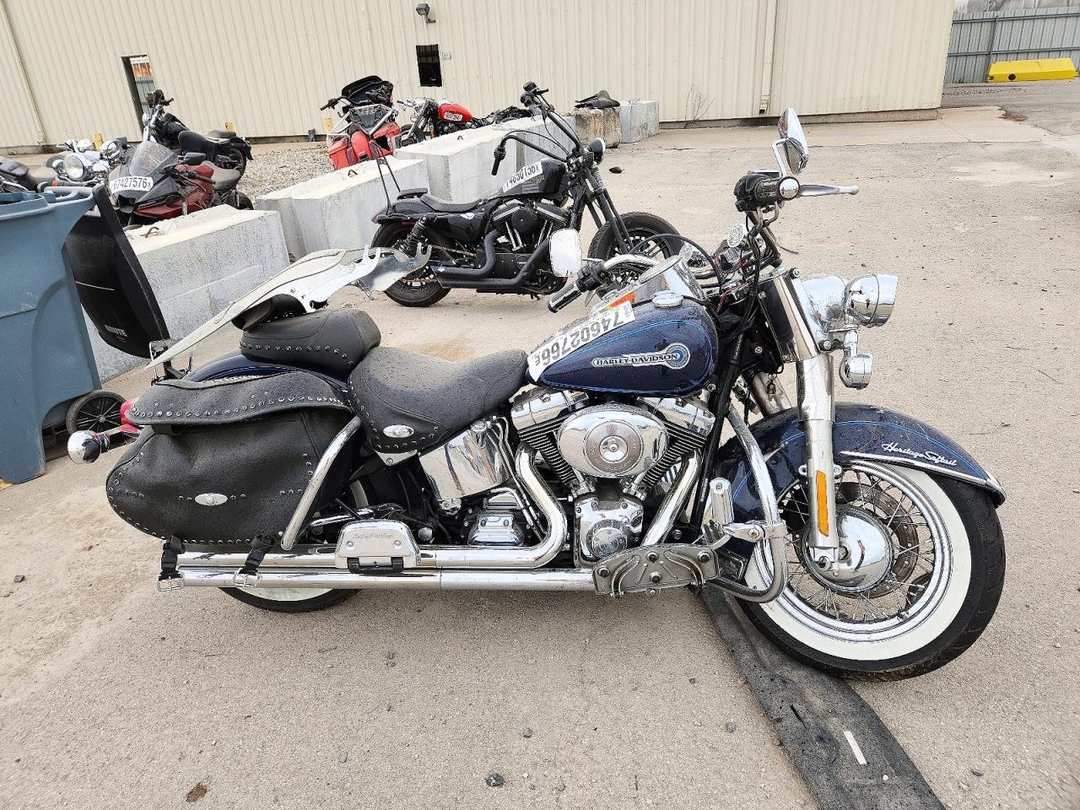 Vista de 2006 HARLEY-DAVIDSON FLSTCI, ángulo 1