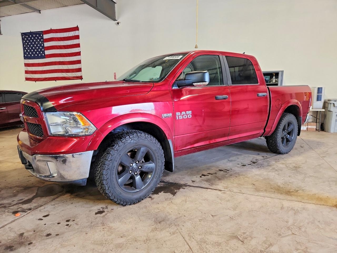 Vista de 2015 RAM 1500 SLT, ángulo 1