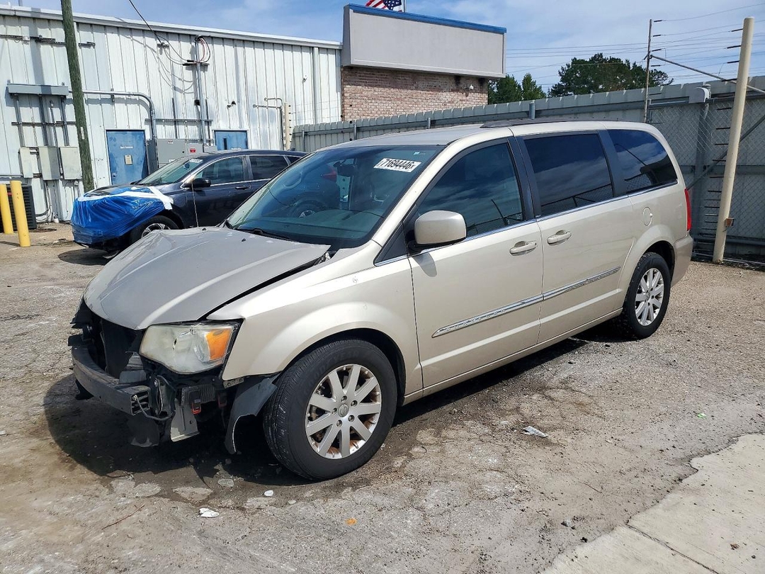 منظر 2014 CHRYSLER TOWN &amp; COUNTRY TOURING، زاوية 1