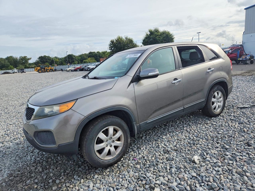 Vue de 2012 KIA SORENTO LX, angle 1
