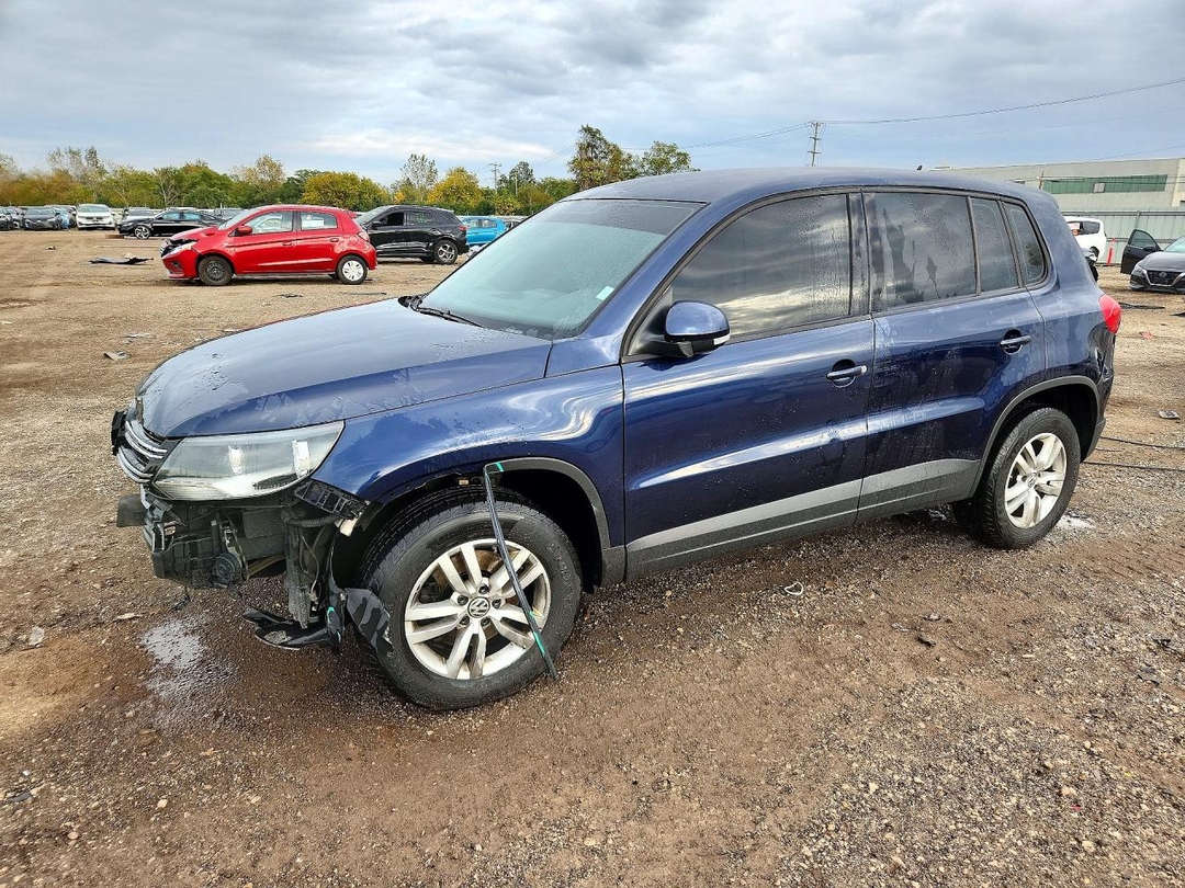 Вид 2014 VOLKSWAGEN TIGUAN S, угол 1
