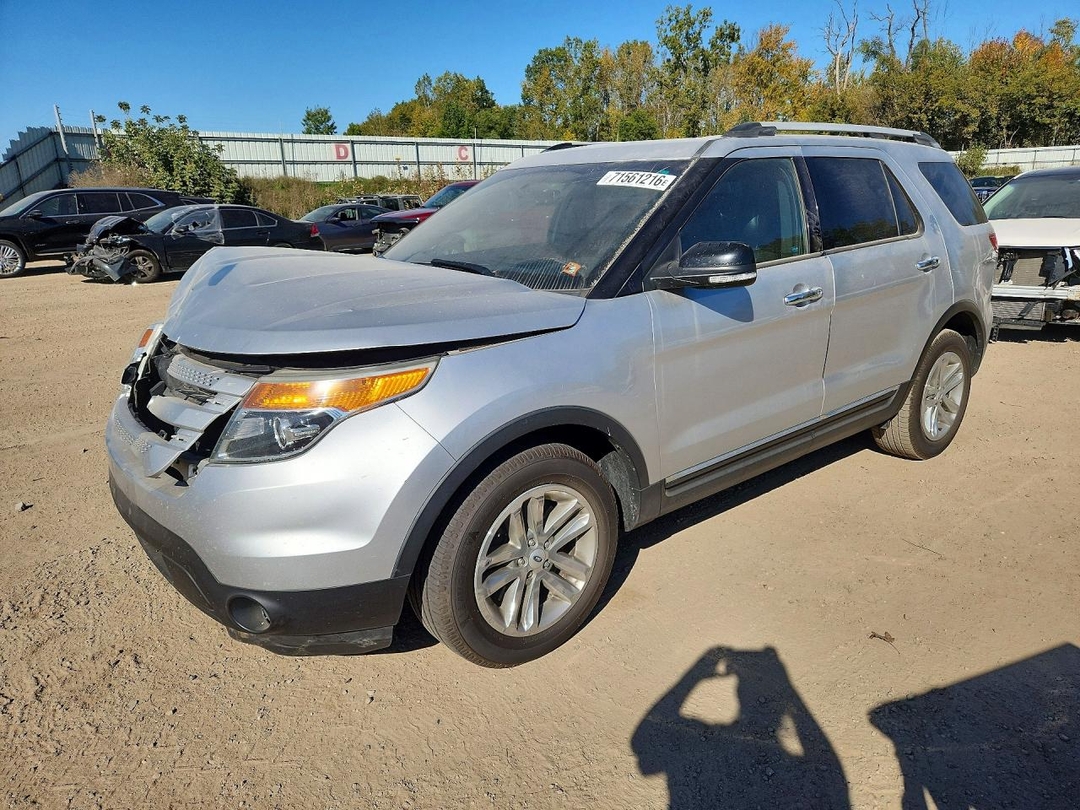 Вид 2013 FORD EXPLORER XLT, угол 1