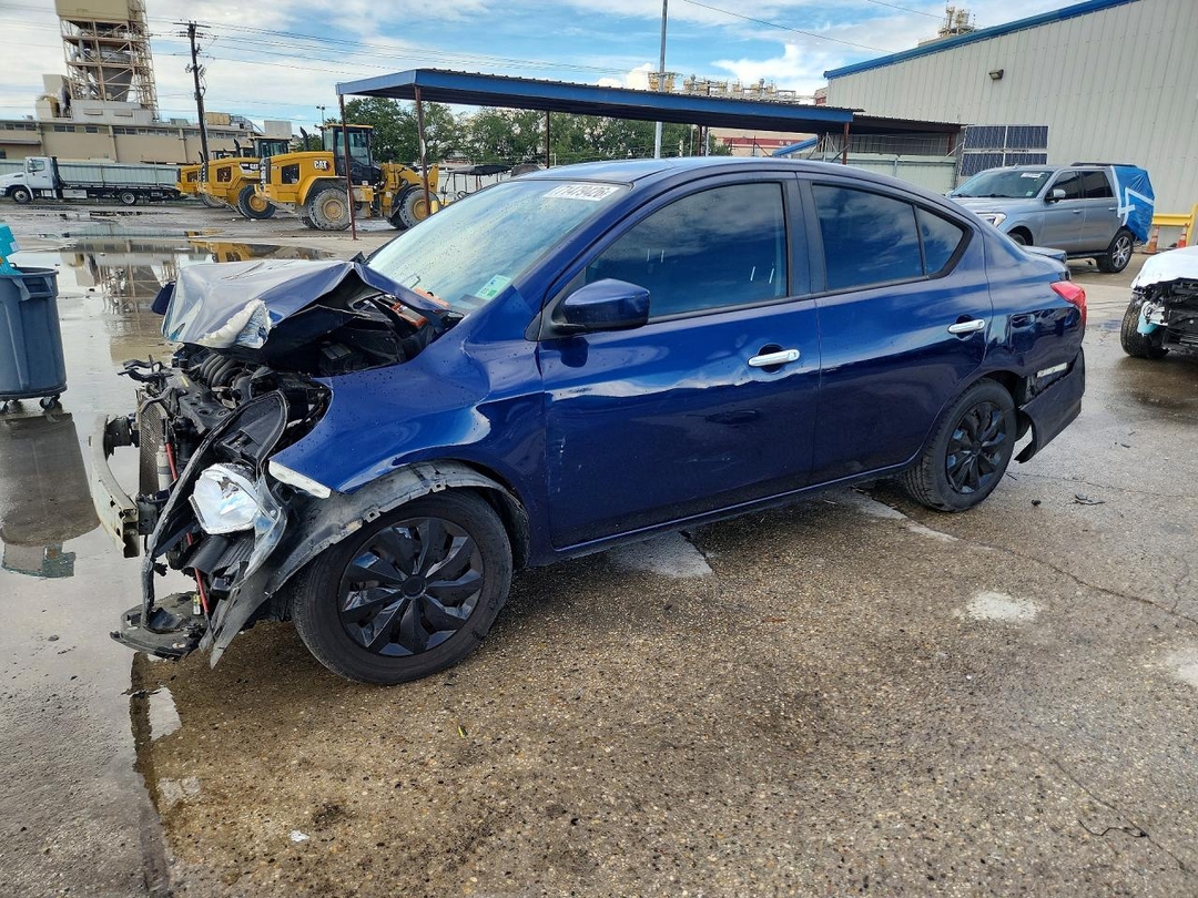 منظر 2018 NISSAN VERSA SV، زاوية 1