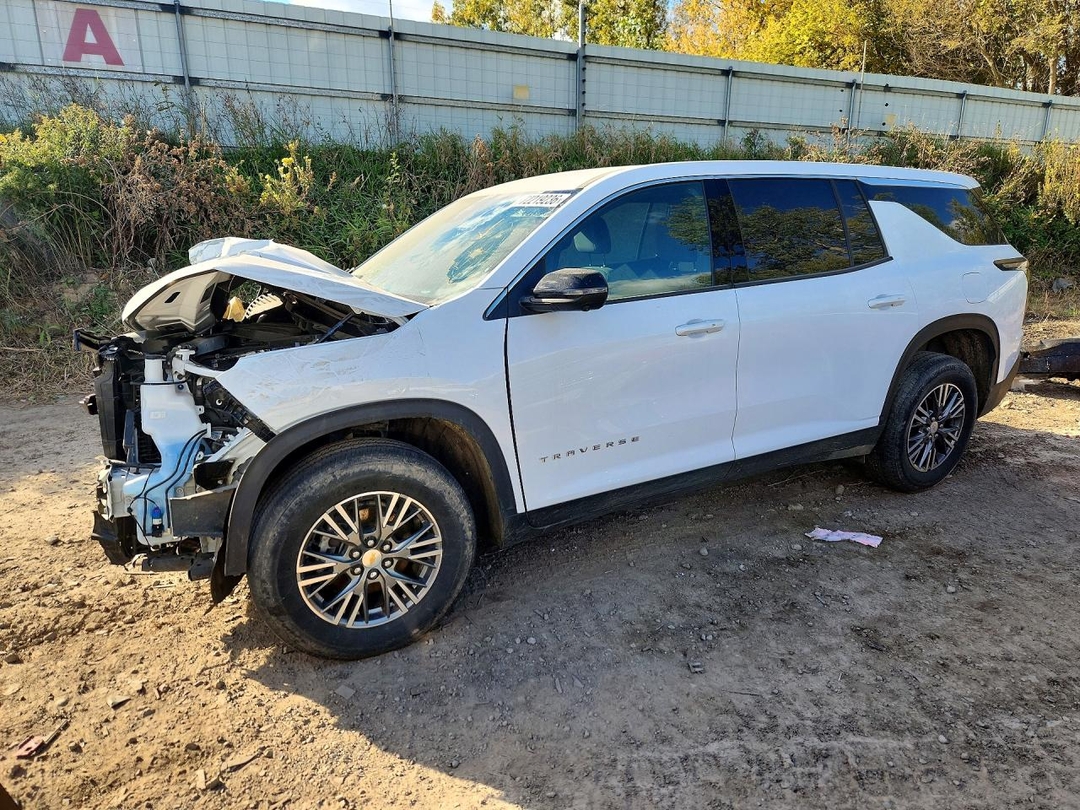 Vue de 2024 CHEVROLET TRAVERSE LS, angle 1
