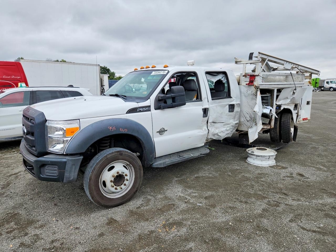 Vue de 2012 FORD F550 SUPER DUTY, angle 1