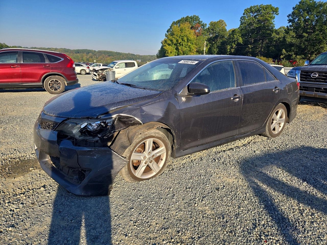 Вид 2013 TOYOTA CAMRY SE, угол 1