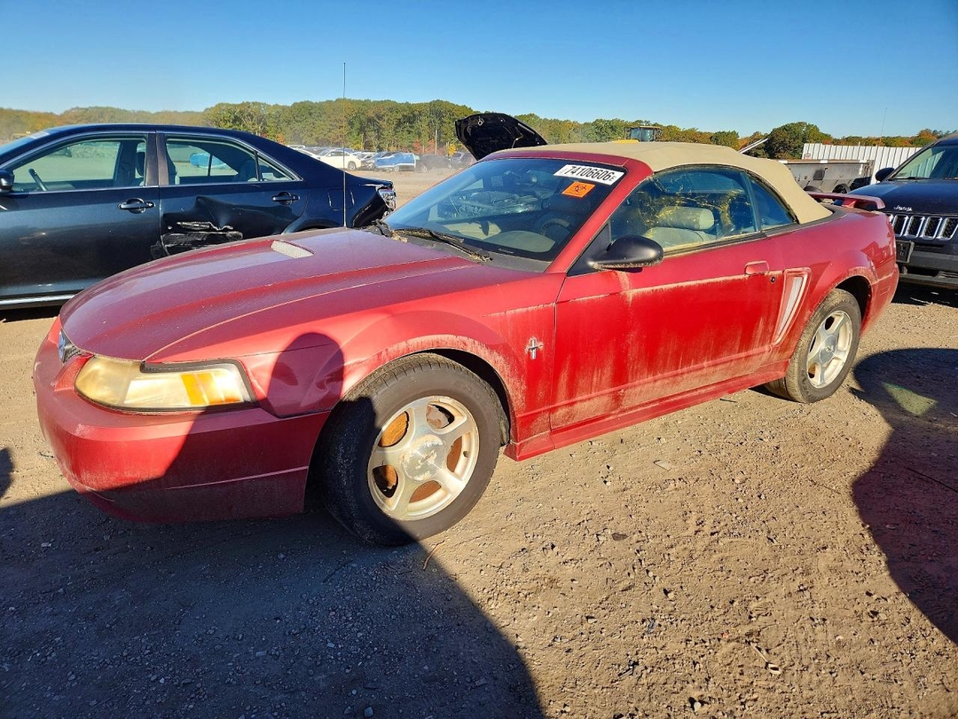 Vue de 2001 FORD MUSTANG, angle 1
