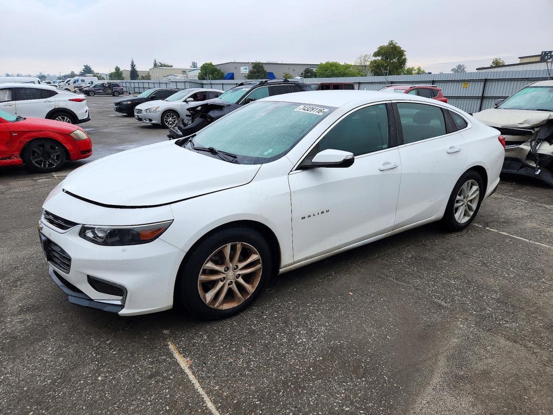 Vista de 2017 CHEVROLET MALIBU LT, ángulo 1