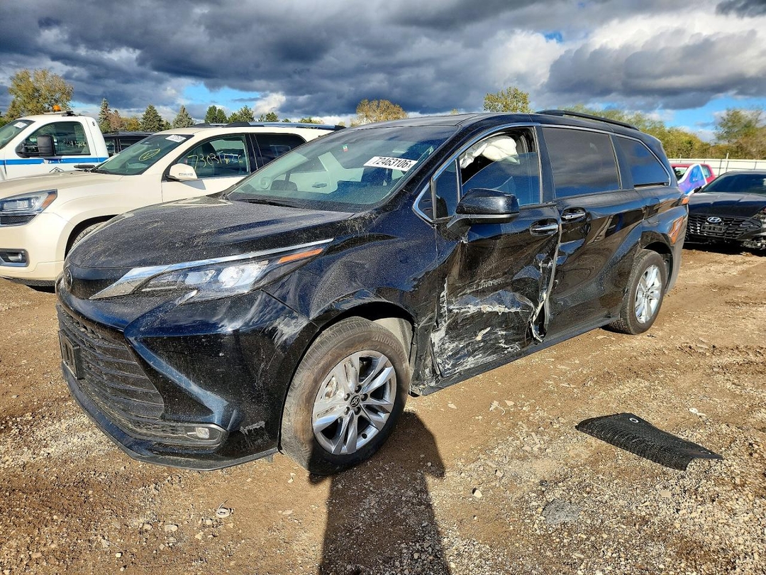 منظر 2026 TOYOTA SIENNA XLE 7-PASSENGER، زاوية 1