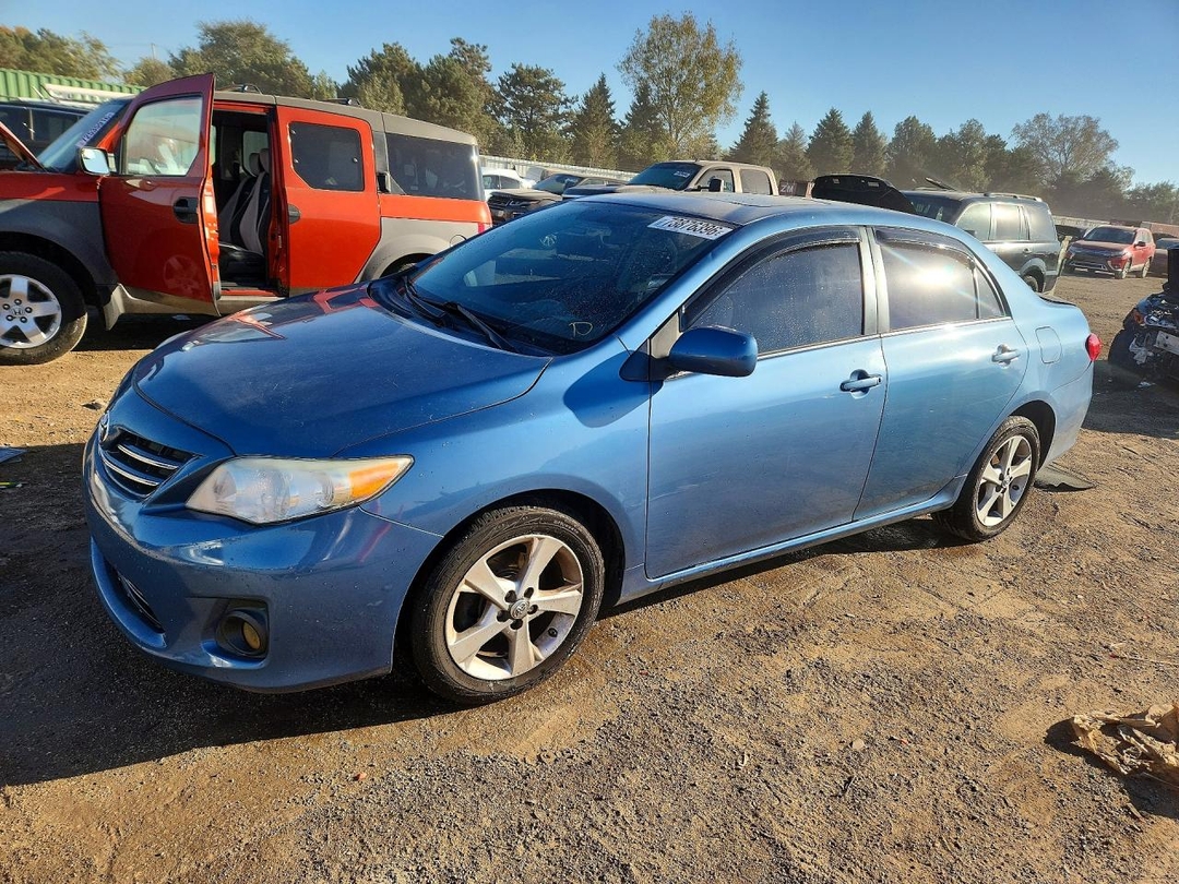منظر 2013 TOYOTA COROLLA LE، زاوية 1