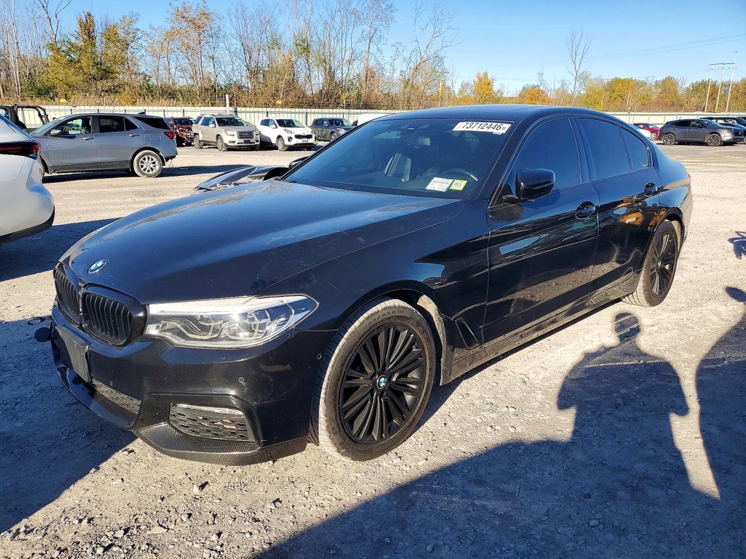 Вид 2018 BMW 540 XI, угол 1