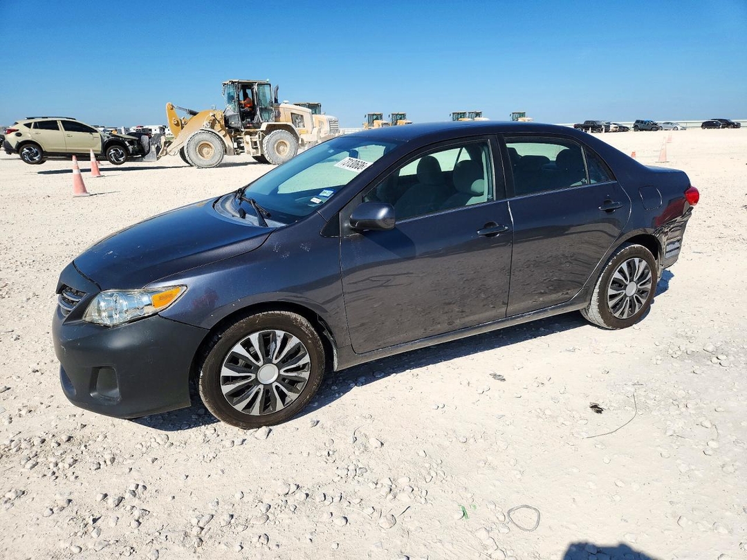 Vedere 2013 TOYOTA COROLLA LE, unghi 1