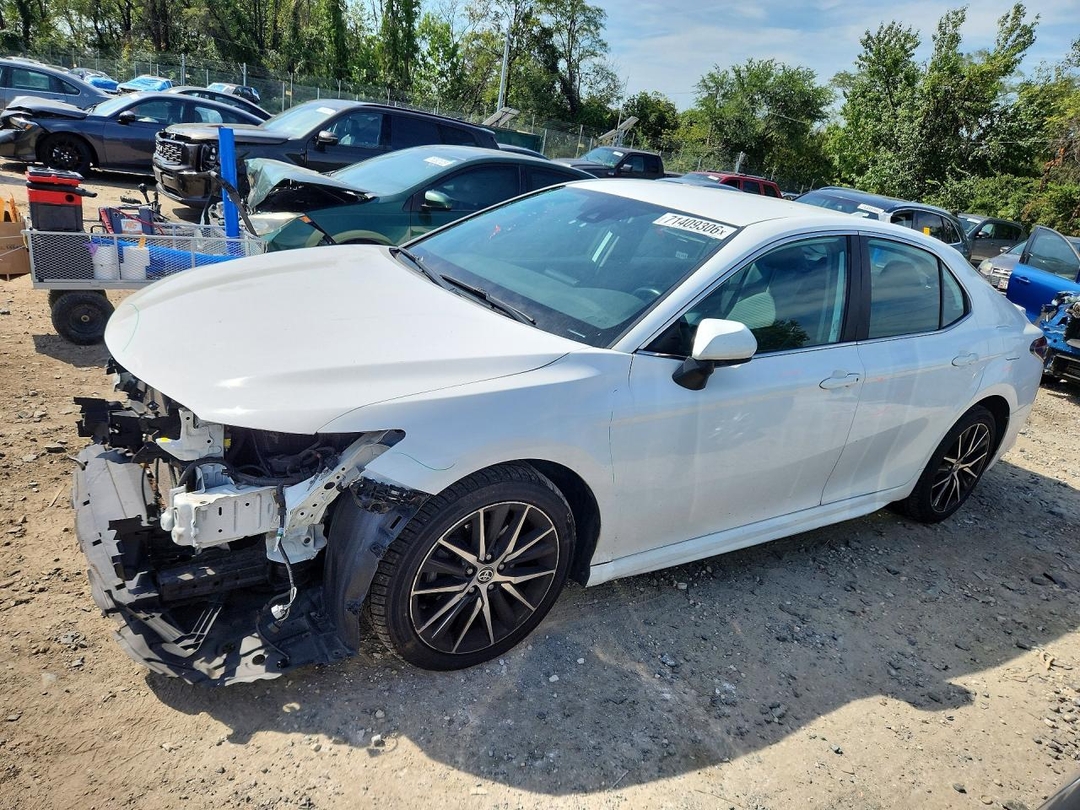 Vista de 2021 TOYOTA CAMRY SE, ángulo 1