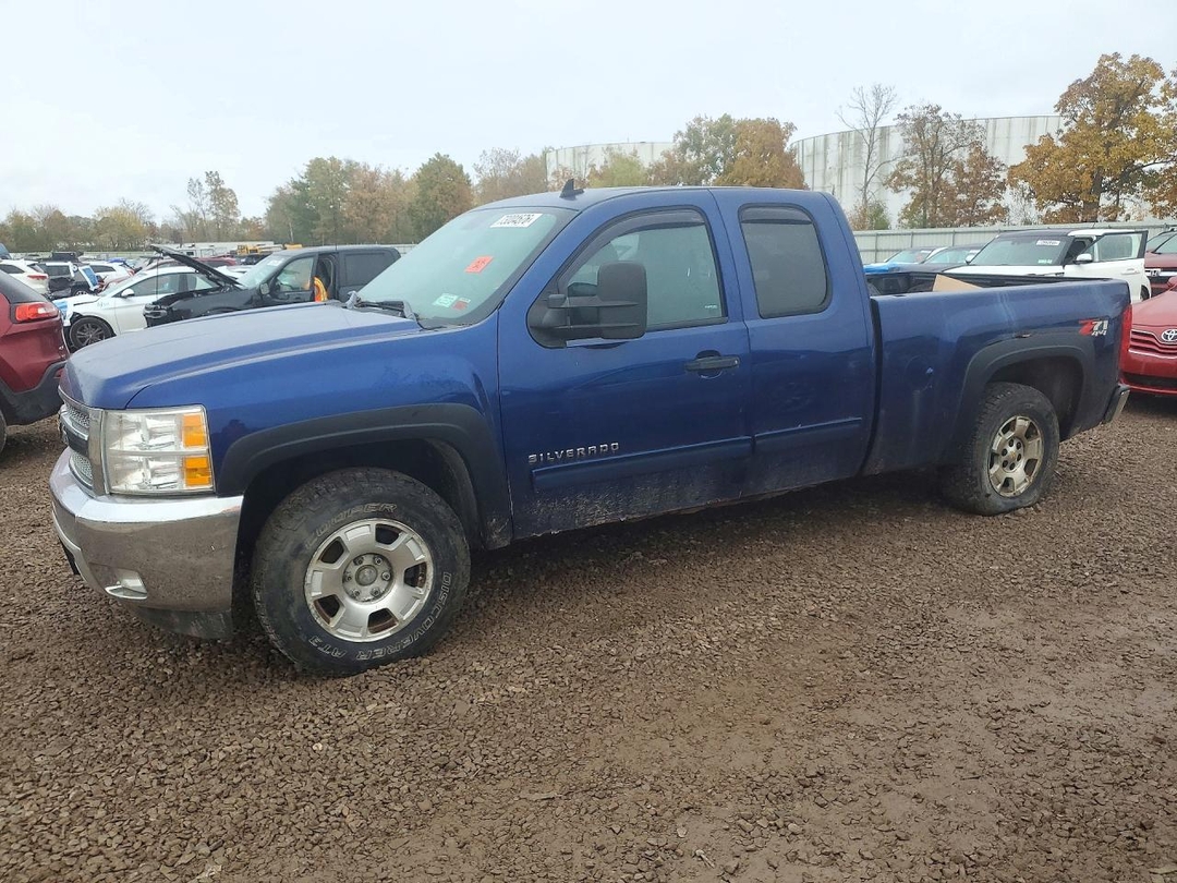 Vue de 2013 CHEVROLET SILVERADO K1500 LT, angle 1