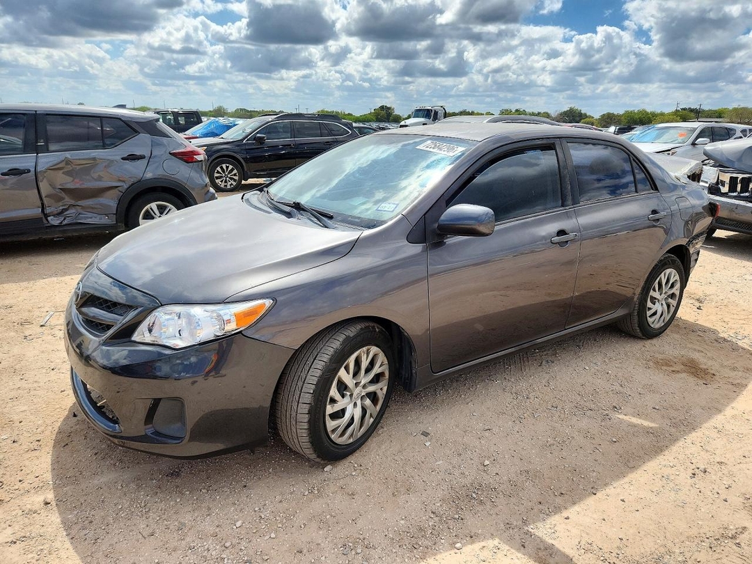 منظر 2012 TOYOTA COROLLA LE، زاوية 1