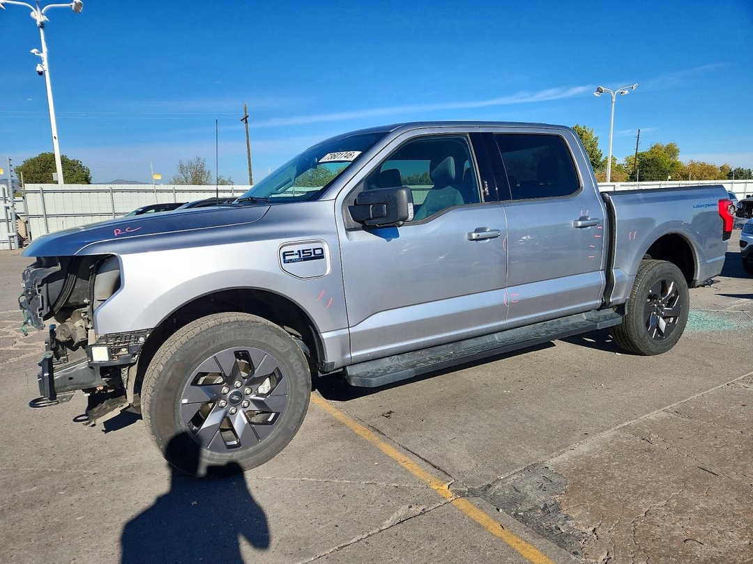 Vista de 2024 FORD F150 LIGHTNING XLT, ángulo 1